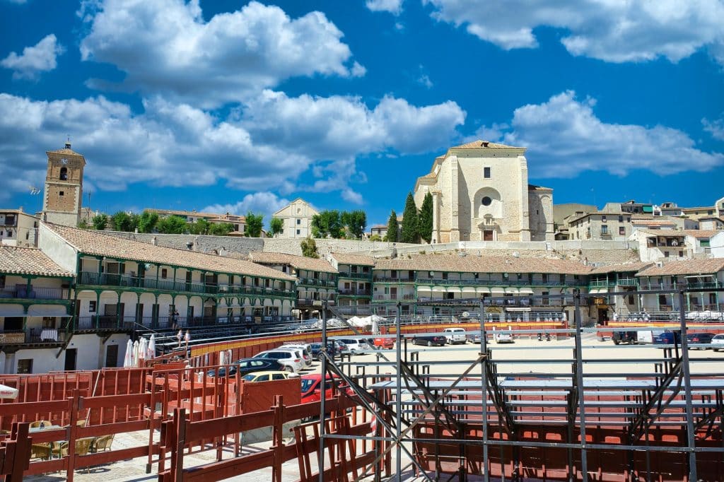 Plaza Mayor de Chinchón con plaza de toros